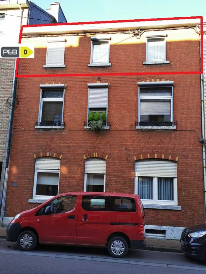 L'appartement au 2ème étages est composé comme suit : living, salle à manger, cuisine, 2 chambres, 1 salle de douche avec buanderie.