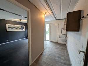 Maison unifamiliale avec 2 garages et 14 panneaux photovoltaïques
