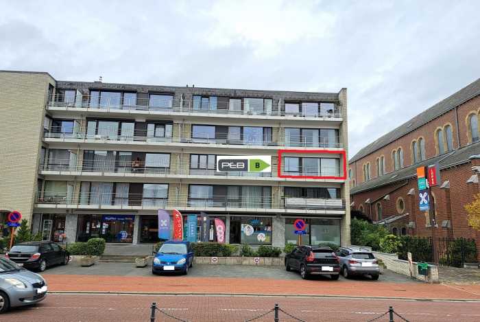 Appartement &quot;Résidence Charlemagne&quot; : Living, cuisine équipée, 2 chambres à coucher,  1 salle de douche, WC séparé, débarras, terrasse/balcon, garage, cave. 

P.S.: 90€ de charges communes incluses !

Divers : Appartement au 2ème étage avec ascenseur dans la &quot;Résidence Charlemagne&quot;. 