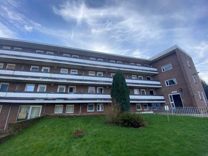 L'appartement est situé dans une résidence vacance au 1er étage et est composé comme suit : Living, cuisine semi-équipée, 1 chambre, salle de douche avec WC

Divers : balcon et jardin commun, électricité conforme.