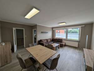 Maison unifamiliale avec 2 garages et 14 panneaux photovoltaïques