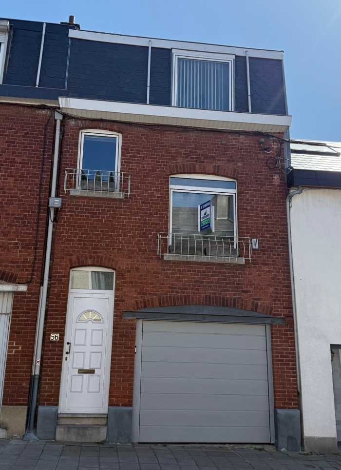 Cette maison bel-étage avec garage à Andrimont est composée comme suit ;

- Rez-de-chaussée : Garage (2 places), caves, accès jardin.

- 1er étage : Salon, salle à manger, cuisine équipée, bureau, WC séparé, annexe avec accès au jardin. 

- 2ème : 2 chambres à coucher, salle de bain.

- Toiture rénovée.
- Grenier. 
- surface plancher chauffé 165 m² selon PEB.

Idéalement située, cette maison est proche de toutes les commodités locales et des transports !