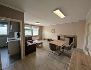 Maison unifamiliale avec 2 garages et 14 panneaux photovoltaïques