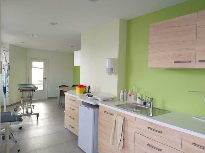 Rez-de-chaussée commerciale de 3 pièces, 1 WC et 2 entrées.