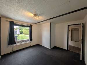 Maison unifamiliale avec 2 garages et 14 panneaux photovoltaïques