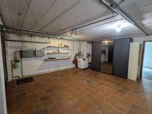 Maison unifamiliale avec 2 garages et 14 panneaux photovoltaïques
