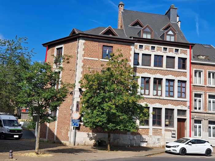 appart RDC (159m²) inoccupé : 3 chambres, 1 SDD, 1 WC séparé, cuisine équipée, living, débarras, RC (750€ potentiel)...

appart (100m²) 1er étage : 3 chambres, 1 SDB, 1 SDD, WC séparé, cuisine équipée, living, débarras, balcon, RC (746€)...

appart 3 (60m²) 2ème étage : 2 chambres, 1 SDD avec WC, living, cuisine équipée, RC (477€)...

appart 4 (100 m²) 2ème étage : Duplex de 2 chambres, 1 SDD avec WC, linving, cuisine équipée, RC (600€)...

appart 5 (50m²) : 2 chambres, SDD avec WC, un séjour, cuisine équipée, RC (449€)

appart 6 (50m²) : 2 chambres, SDD avec WC, un séjour, cuisine équipée, RC (461€)...


Divers : caves, surface habitable 550m²... 