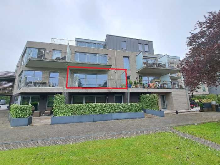 Appartement avec living, cuisine équipée, 2 chambres, salle de douche, terrasse/balcon, un garage, cave.
