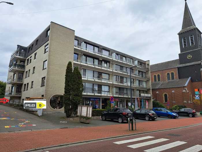 Appartement &quot;Résidence Charlemagne &quot;: Living, cuisine équipée, salle de bain, 2 chambres, WC séparé, débarras, cave, garage.

P.S.: 90€ de charges communes incluses ! 

Divers : appartement situé au rez-de-chaussée de l'immeuble de la &quot;Résidence Charlemagne&quot;.
